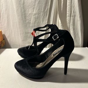 Michael Antonio black velour t-strap 3” heeled shoes size 8.5 NWT